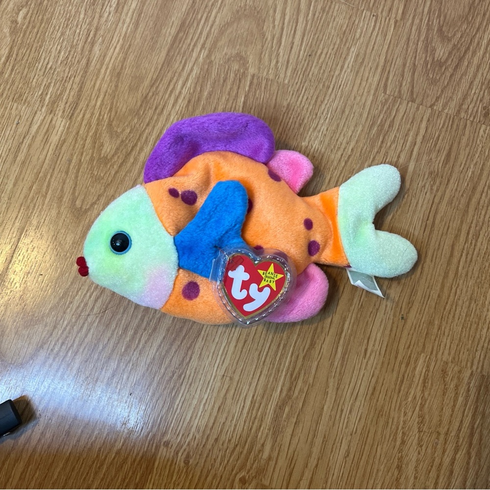 Ty Beanie Baby “Lips the fish” NWT no errors collectible plush DOB March 15 1999